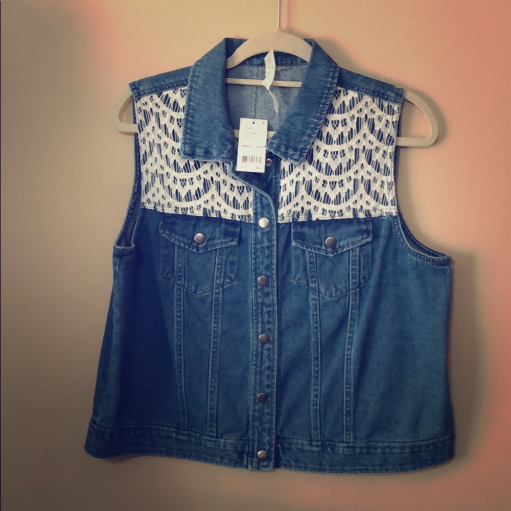Brand new w tags XL Vest.